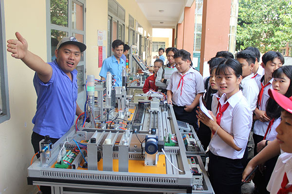 Trường Cao đẳng nghề Công nghệ cao Đồng Nai hợp tác với doanh nghiệp để  định hướng nghề nghiệp cho học sinh phổ thông