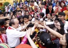 President meets outstanding children from all ethnic groups