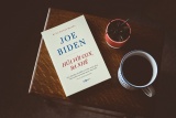 “Hứa với con, Ba nhé” – cuốn hồi kí cảm động của Tổng thống Joe Biden