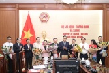 Bộ trưởng Đào Ngọc Dung trao quyết định điều động, bổ nhiệm 6 lãnh đạo đơn vị