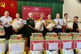 Nghệ An: Trao tặng 20 xe đạp và nhu yếu phẩm cho người nghèo và học sinh khó khăn