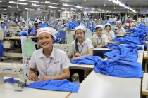 Lao động ngành may Việt Nam: Thu nhập không đủ trang trải nhu cầu cơ bản, cuộc sống bấp bênh