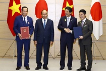Handing out Memorandum of Understanding to bring Vietnamese skilled employees to work in Japan