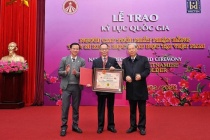 Trao kỷ lục cho “Người cao tuổi nhất được nhận bằng Tiến sĩ Khoa học Giáo dục tại Việt Nam”