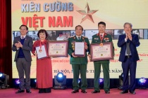 Công bố 2 Kỷ lục Quốc gia, tôn vinh Bộ sách “Nhật ký thời chiến Việt Nam” cho Quỹ “Mãi mãi tuổi 20” và nhà văn Đặng Vương Hưng