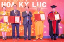 Gốm Đất Việt nhận Kỷ niệm chương 'Tinh hoa kỷ lục'