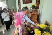 Tỉnh Đồng Nai thắp hương viếng mẹ trung tá Lê Đình Nam đang công tác tại huyện Trường Sa