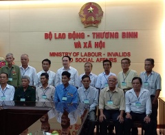 Đoàn đại biểu người có công tỉnh Vĩnh Long thăm Bộ Lao động-Thương binh và Xã hội