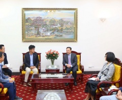 Deputy Minister Le Van Thanh receives Vice General Director of LG Display Vietnam