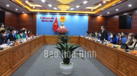 Thứ trưởng Bộ Lao động - Thương binh và Xã hội Nguyễn Thị Hà làm việc với UBND tỉnh Hòa Bình