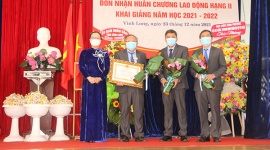 Trường Đại học SPKT Vĩnh Long đón nhận Huân chương Lao động hạng Nhì