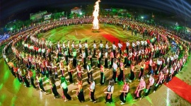 Yên Bái tổ chức màn đại Xòe hơn 2.000 người tại Lễ ghi danh Xoè Thái