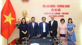 Deputy Minister Nguyen Ba Hoan receives CEO of Vivantes Co., Ltd (Germany)