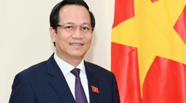 Minister Dao Ngoc Dung visits and works in Japan