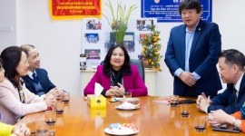 Thứ trưởng Nguyễn Thị Hà thăm, chúc Tết Tạp chí Lao động và Xã hội nhân dịp xuân Quý Mão 