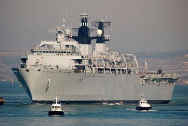Tàu đổ bộ của Hải quân Anh áp sát quần đảo Hoàng Sa Chia sẻ