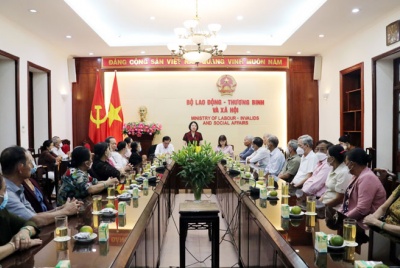 Đoàn đại biểu người có công Hòa Vang (Đà Nẵng) thăm Bộ Lao động-Thương binh và Xã hội