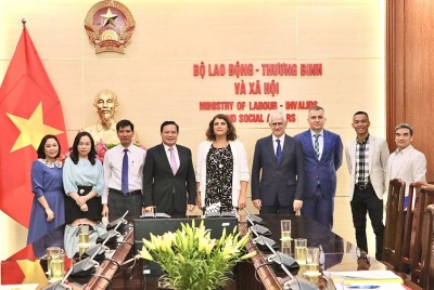 Deputy Minister Le Van Thanh received the European Parliament's Director in charge of Trade and Sustainable Development