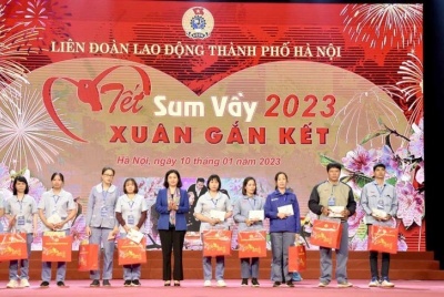 Hanoi holds Tet reunion programme for workers
