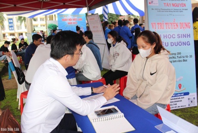Trung tâm DVVL Đắk Lắk: Tăng cường phối hợp với chính quyền địa phương trong công tác giới thiệu việc làm 
