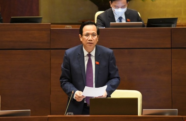 Bộ Trưởng Đào Ngọc Dung trả lời chất vấn của Quốc hội